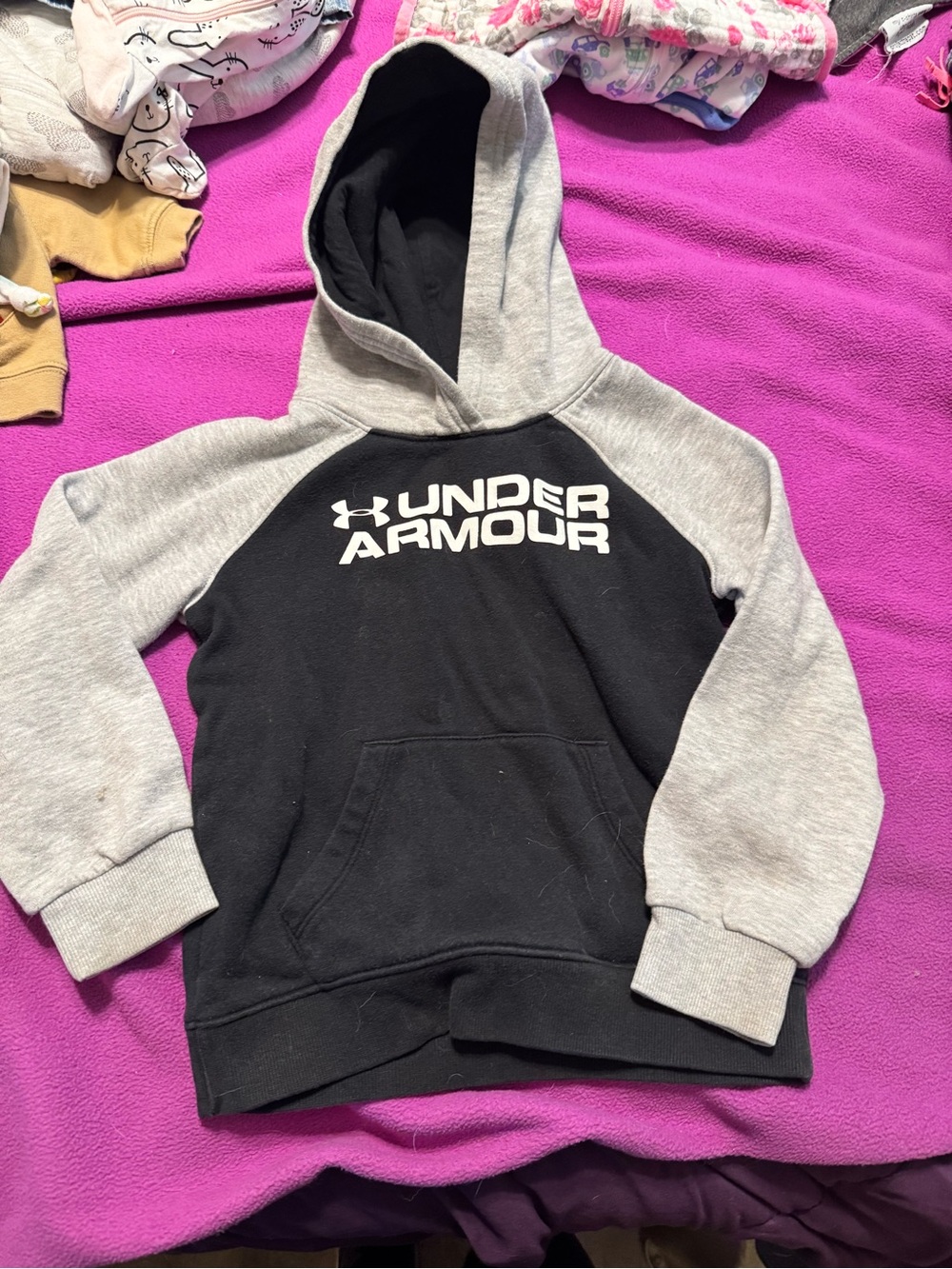 Under Armour Kids Black & Gray Raglan Logo Hoodie